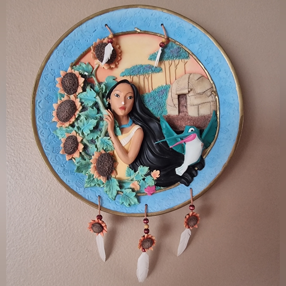 Disney Enesco Vtg 1995 Pocahontas 3D Plate "Pocahontas and Flit" Sunflowers 🌻